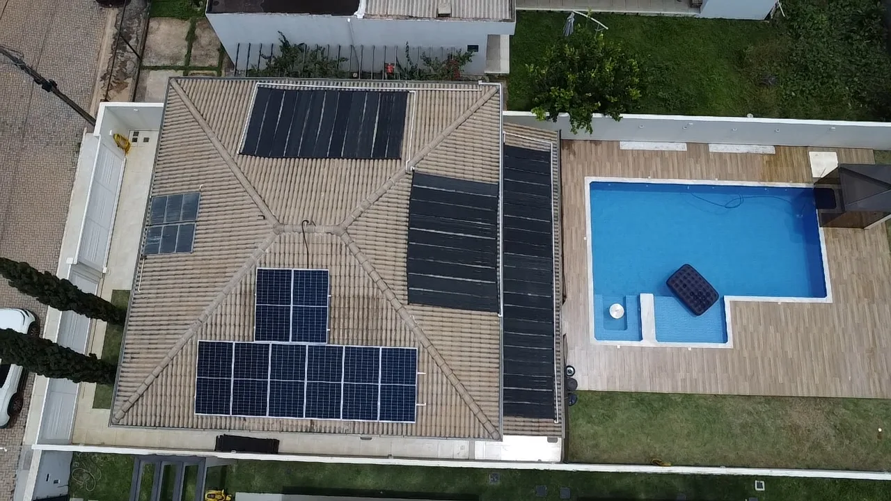 Residência premium com piscina BSBtec Solar